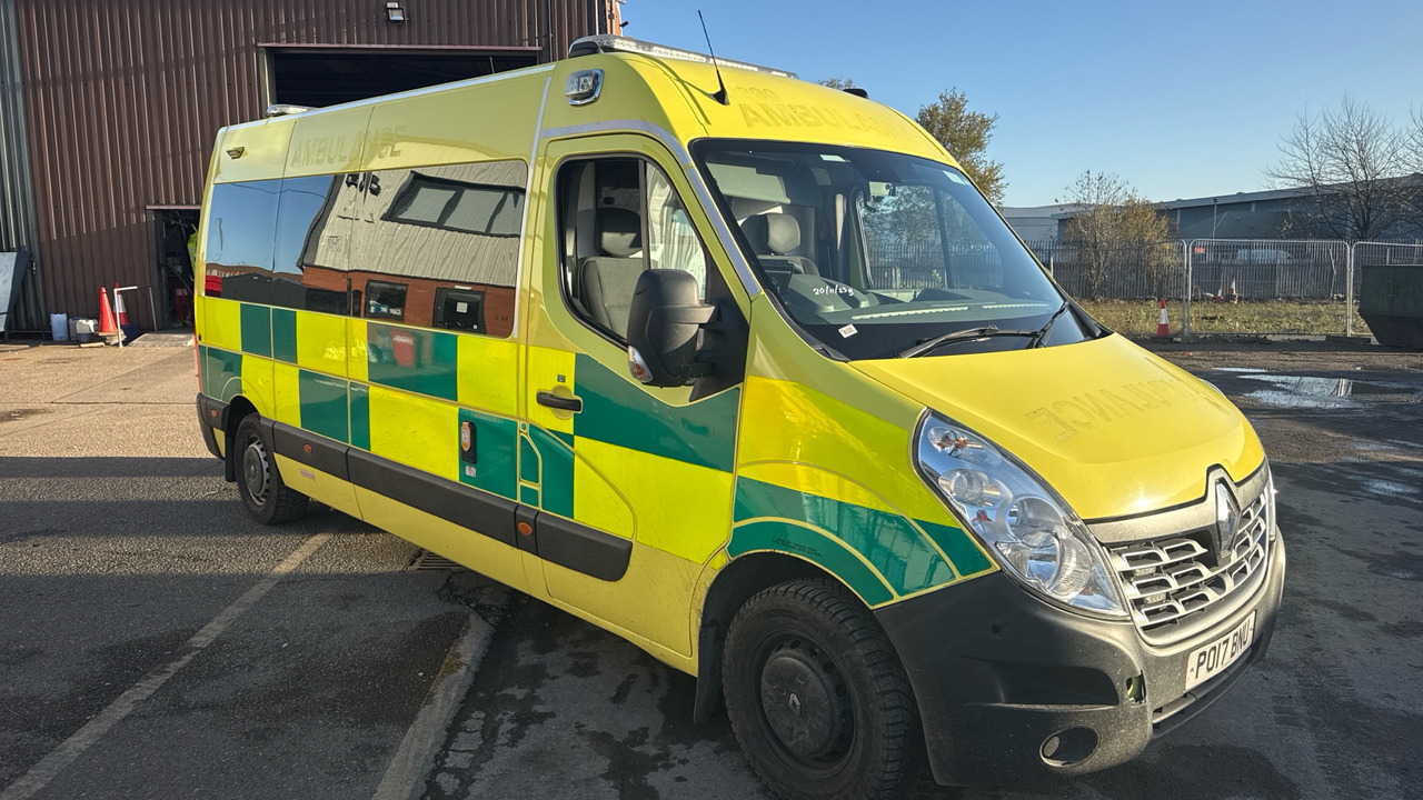 RENAULT MASTER 150.39 - Ambulance: picture 1 RENAULT MASTER 150.39 - Ambulance: picture 1