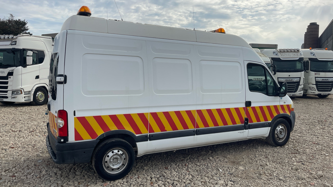 RENAULT MASTER 35 2.5 DCI 100PS - Panel van, Municipal/ Special vehicle: picture 4 RENAULT MASTER 35 2.5 DCI 100PS - Panel van, Municipal/ Special vehicle: picture 4