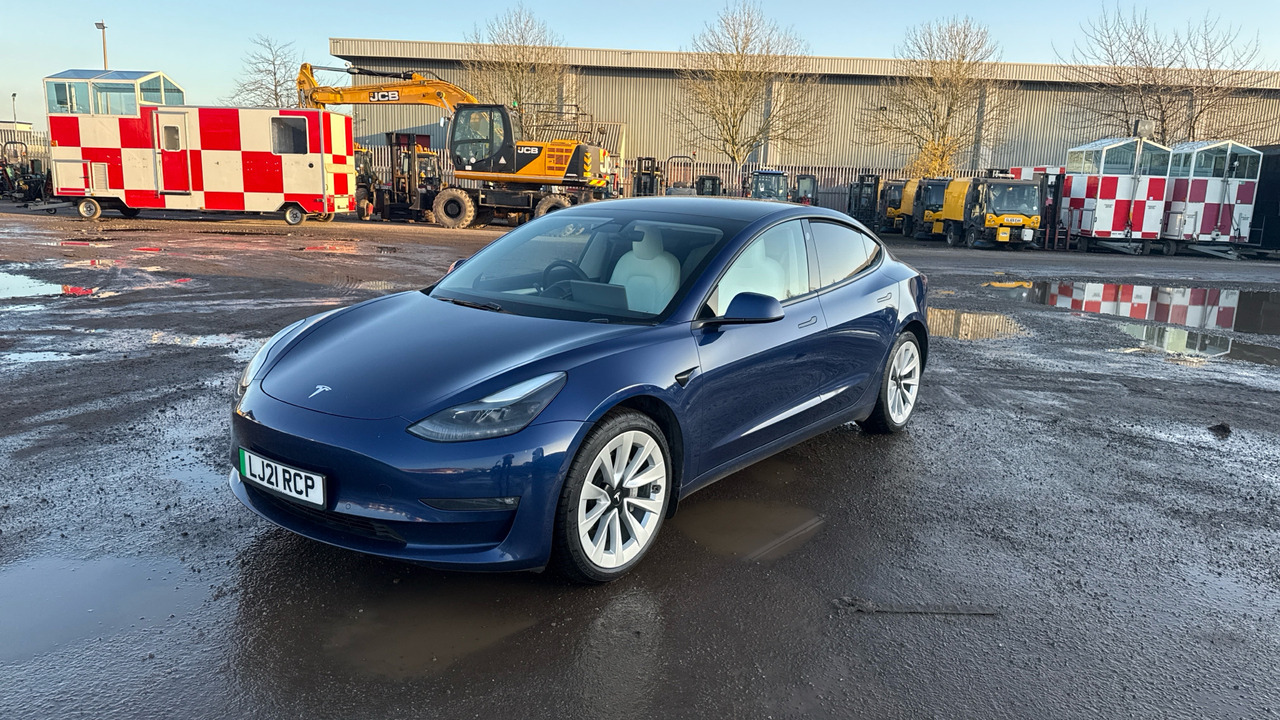 TESLA MODEL 3 LONG RANGE DUAL MOTOR - Sedan: picture 2 TESLA MODEL 3 LONG RANGE DUAL MOTOR - Sedan: picture 2