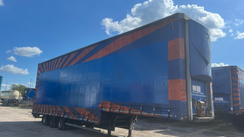 TIGER CURTAINSIDE - DOUBLE DECK - STEPFRAME - Curtainsider semi-trailer: picture 3 TIGER CURTAINSIDE - DOUBLE DECK - STEPFRAME - Curtainsider semi-trailer: picture 3