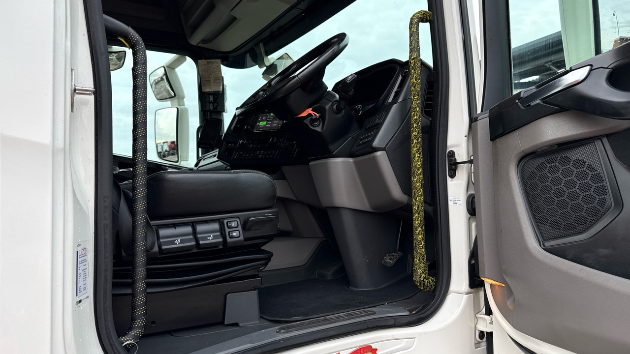 SCANIA R 560 SUPER - Tractor unit: picture 5 SCANIA R 560 SUPER - Tractor unit: picture 5