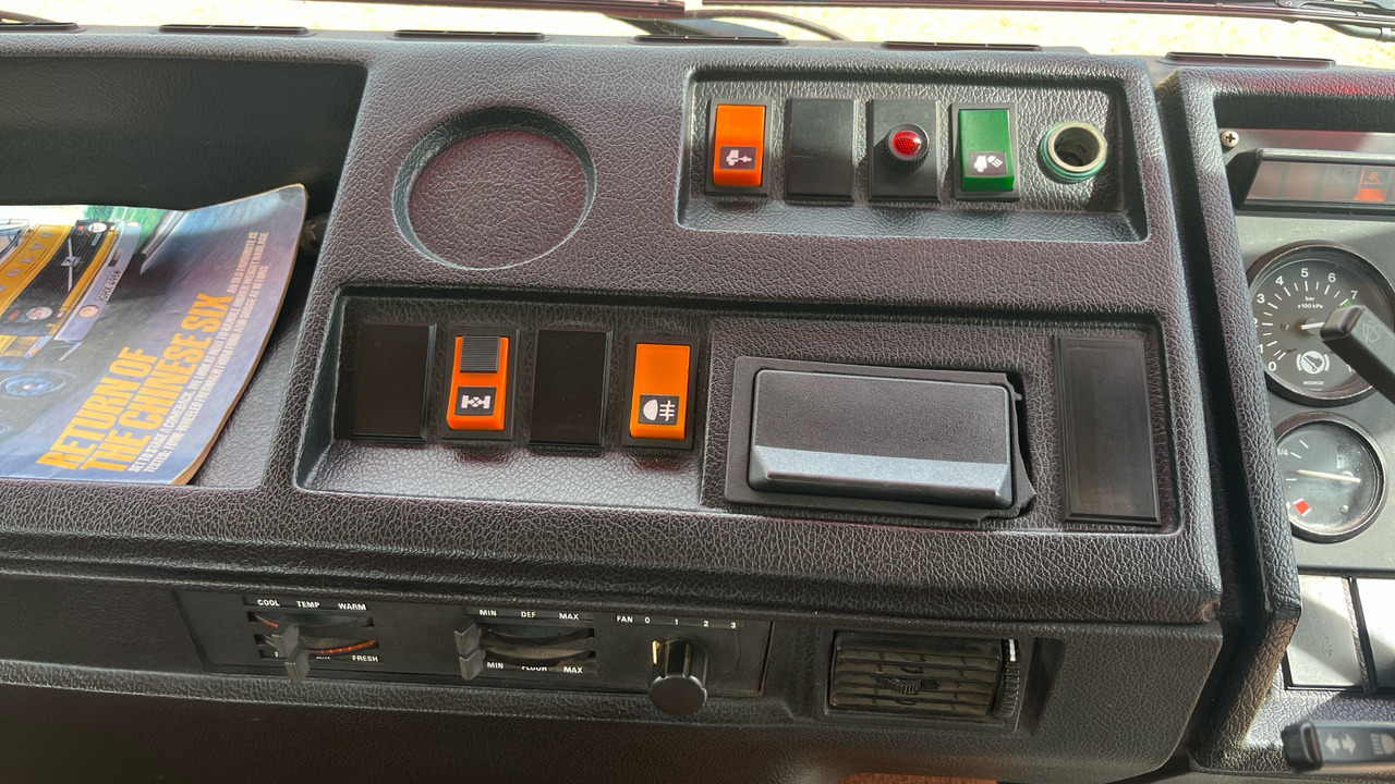 Tractor unit VOLVO F720 'CHINESE 6: picture 7