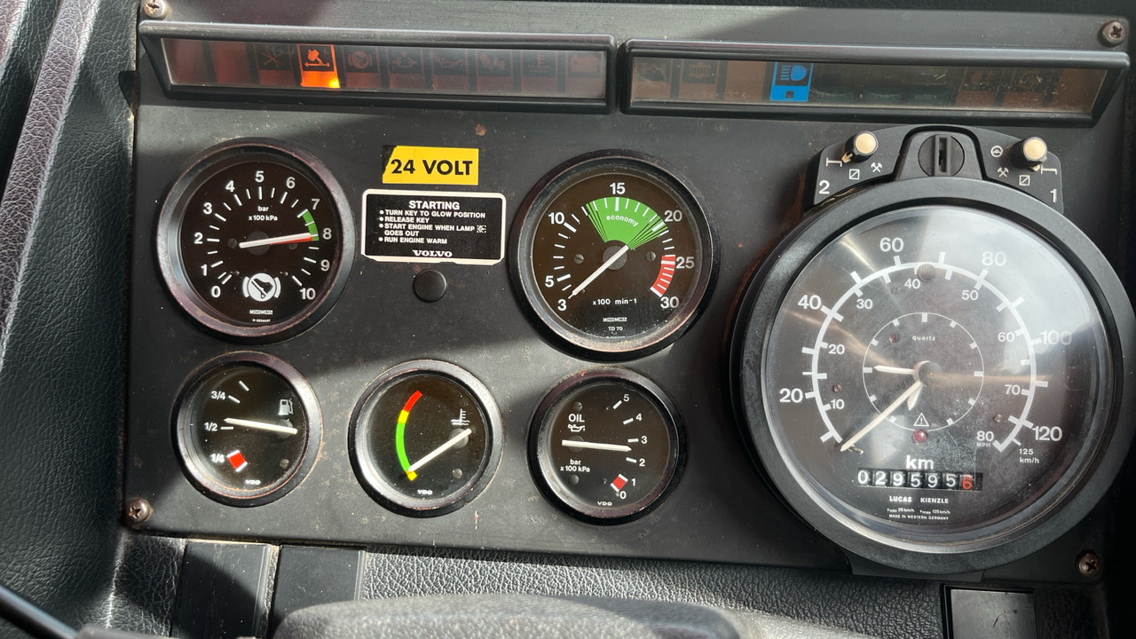 Tractor unit VOLVO F720 'CHINESE 6: picture 6