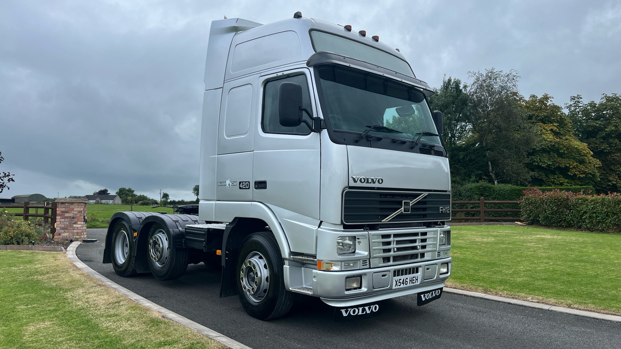 VOLVO FH12.420 SILVER EDITION - XL GLOBETROTTER - Tractor unit: picture 1 VOLVO FH12.420 SILVER EDITION - XL GLOBETROTTER - Tractor unit: picture 1