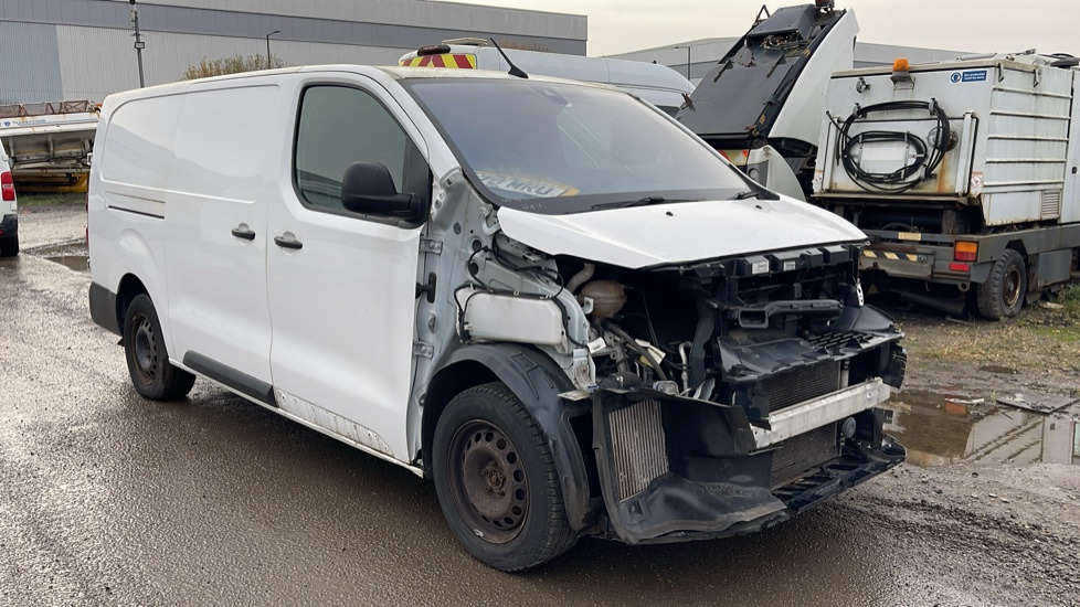VAUXHALL VIVARO 3100 2.0D DYNAMIC 120PS - Small van: picture 4 VAUXHALL VIVARO 3100 2.0D DYNAMIC 120PS - Small van: picture 4