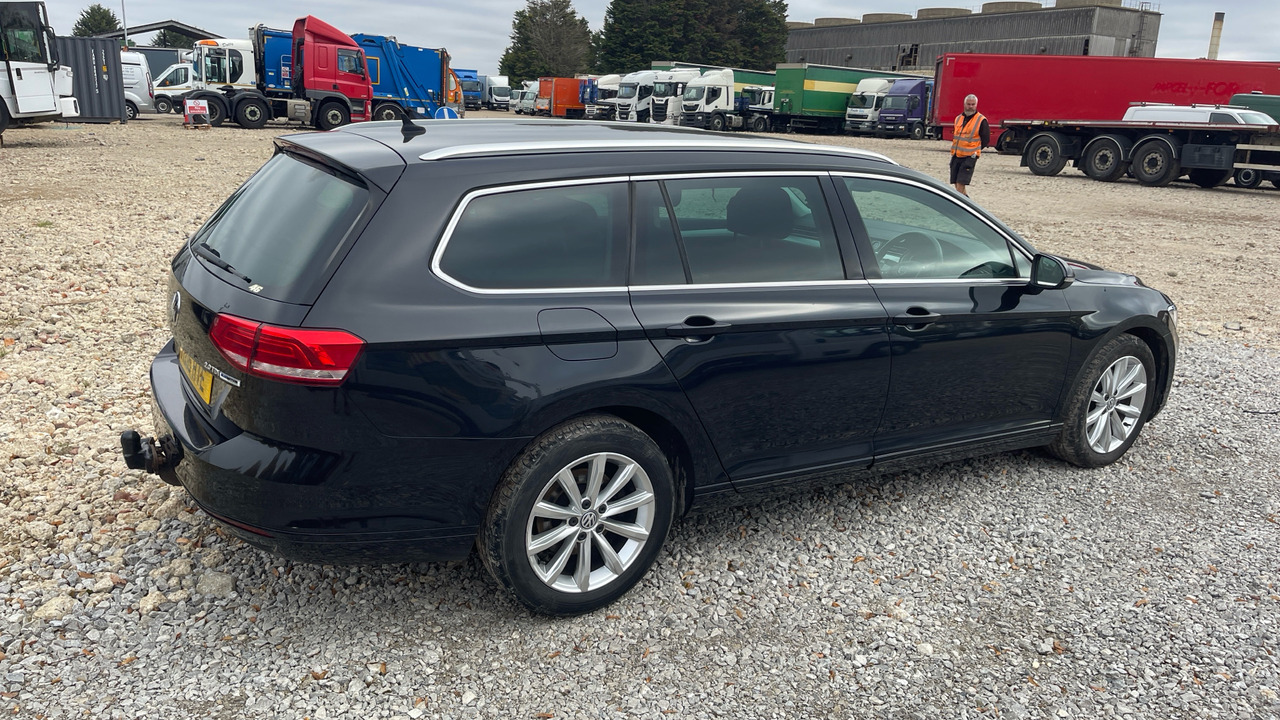VOLKSWAGEN PASSAT 2.0 TDI - Station wagon: picture 4 VOLKSWAGEN PASSAT 2.0 TDI - Station wagon: picture 4