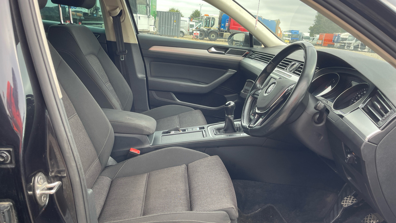 VOLKSWAGEN PASSAT 2.0 TDI - Station wagon: picture 5 VOLKSWAGEN PASSAT 2.0 TDI - Station wagon: picture 5