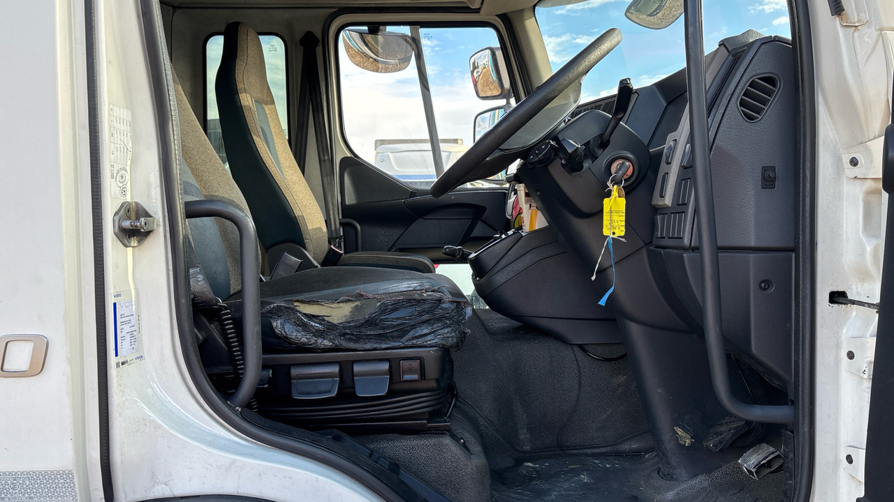 VOLVO FL 250 - Curtainsider truck: picture 5 VOLVO FL 250 - Curtainsider truck: picture 5