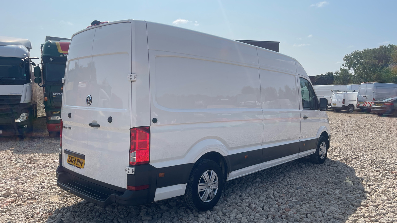 Volkswagen Crafter CR35 COMMERCE PLUS 2.0 TDI 140PS - Panel van: picture 4 Volkswagen Crafter CR35 COMMERCE PLUS 2.0 TDI 140PS - Panel van: picture 4