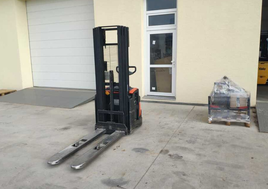 BT SWE120, forks 1400 mm - Stacker: picture 1 BT SWE120, forks 1400 mm - Stacker: picture 1