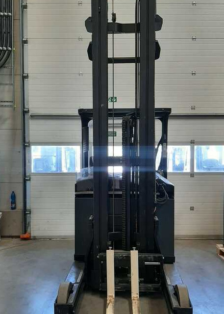 Yale MR16H - Reach truck: picture 2 Yale MR16H - Reach truck: picture 2