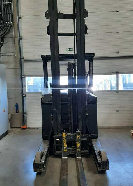Yale MR16H - Reach truck: picture 2 Yale MR16H - Reach truck: picture 2