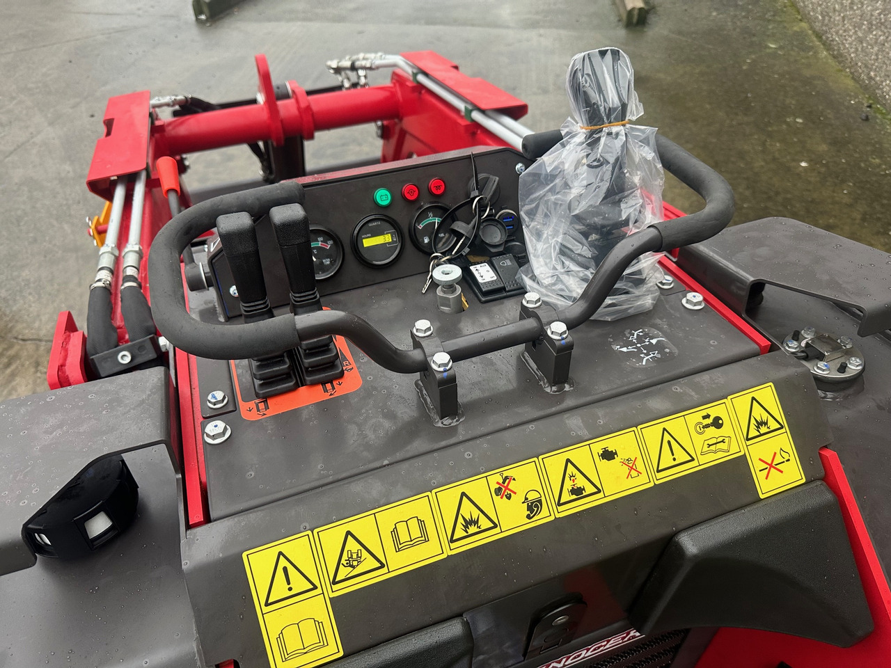 Rhinoceros KS925 - Skid steer loader: picture 3 Rhinoceros KS925 - Skid steer loader: picture 3