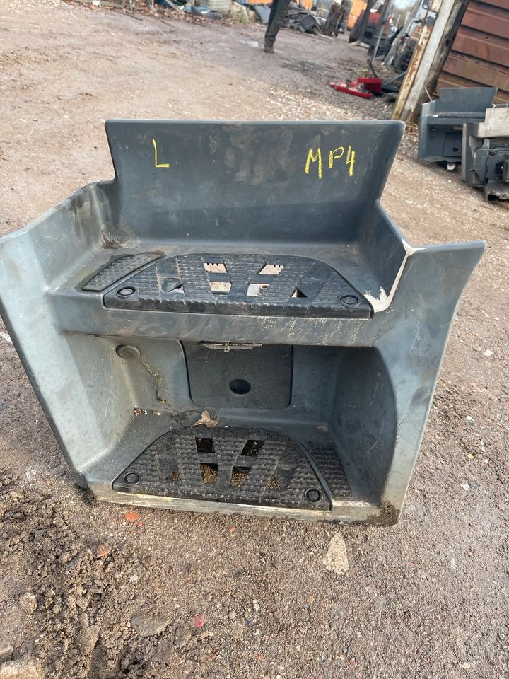 ACTROS MP4 Einstieg Unten Links A9616661601 - Footstep for Truck: picture 1 ACTROS MP4 Einstieg Unten Links A9616661601 - Footstep for Truck: picture 1