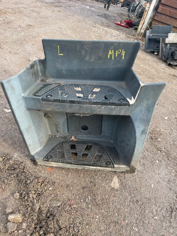 ACTROS MP4 Einstieg Unten Links A9616661601 - Footstep for Truck: picture 4 ACTROS MP4 Einstieg Unten Links A9616661601 - Footstep for Truck: picture 4