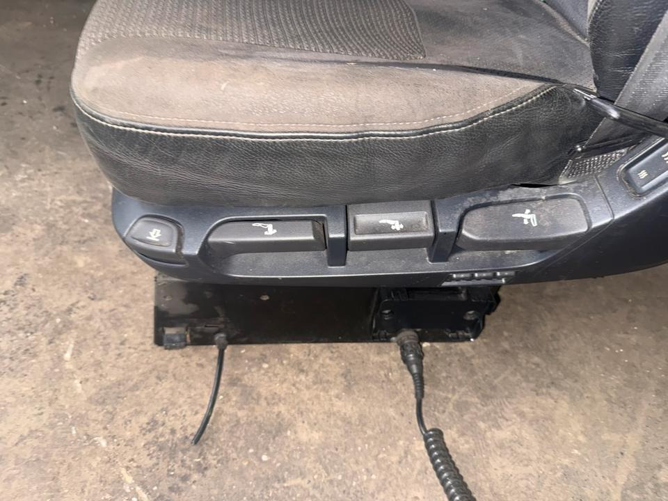 DAF XF 460 Euro 6 Fahrersitz mit Luft - Seat for Truck: picture 5 DAF XF 460 Euro 6 Fahrersitz mit Luft - Seat for Truck: picture 5