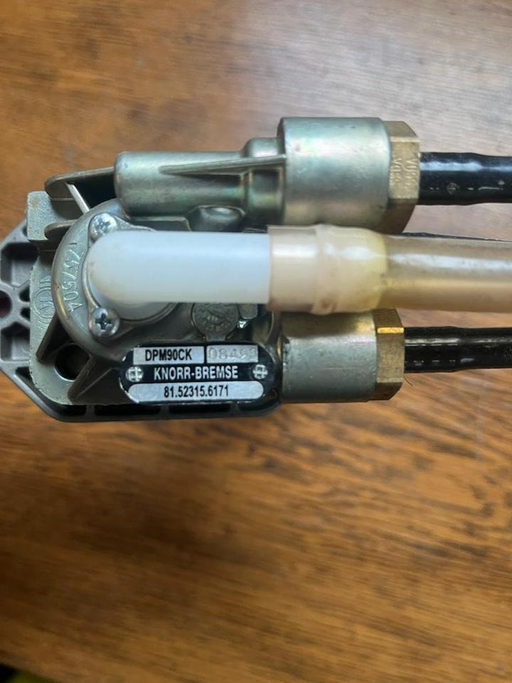 MAN Bremsventil Feststellbremse Handbremsventil 81.52315.6171 - Brake valve for Truck: picture 2 MAN Bremsventil Feststellbremse Handbremsventil 81.52315.6171 - Brake valve for Truck: picture 2