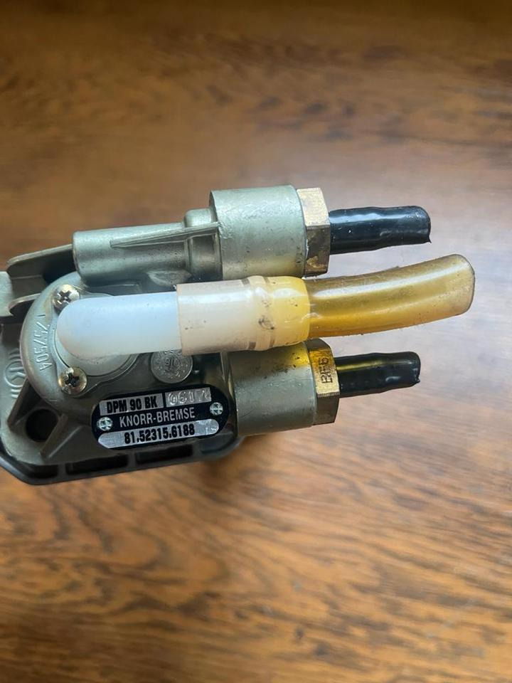 MAN Bremsventil Feststellbremse Handbremsventil 81.52315.6188 - Brake valve for Truck: picture 2 MAN Bremsventil Feststellbremse Handbremsventil 81.52315.6188 - Brake valve for Truck: picture 2