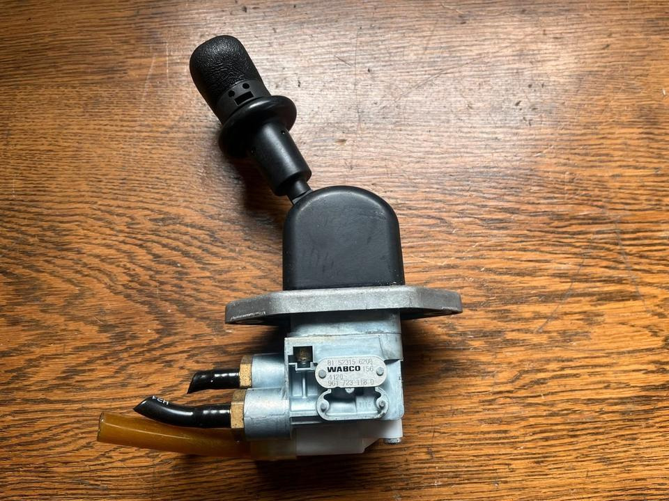 MAN Bremsventil Feststellbremse Handbremsventil 81.52315.6208 - Brake valve for Truck: picture 3 MAN Bremsventil Feststellbremse Handbremsventil 81.52315.6208 - Brake valve for Truck: picture 3