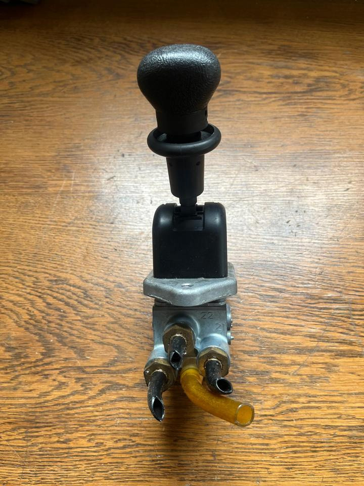MAN Bremsventil Feststellbremse Handbremsventil 81.52315.6208 - Brake valve for Truck: picture 5 MAN Bremsventil Feststellbremse Handbremsventil 81.52315.6208 - Brake valve for Truck: picture 5