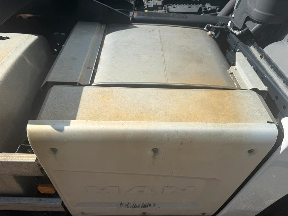 MAN TGX EU6 Katalysator / Auspuff 81.151036131 - Catalytic converter for Truck: picture 2 MAN TGX EU6 Katalysator / Auspuff 81.151036131 - Catalytic converter for Truck: picture 2