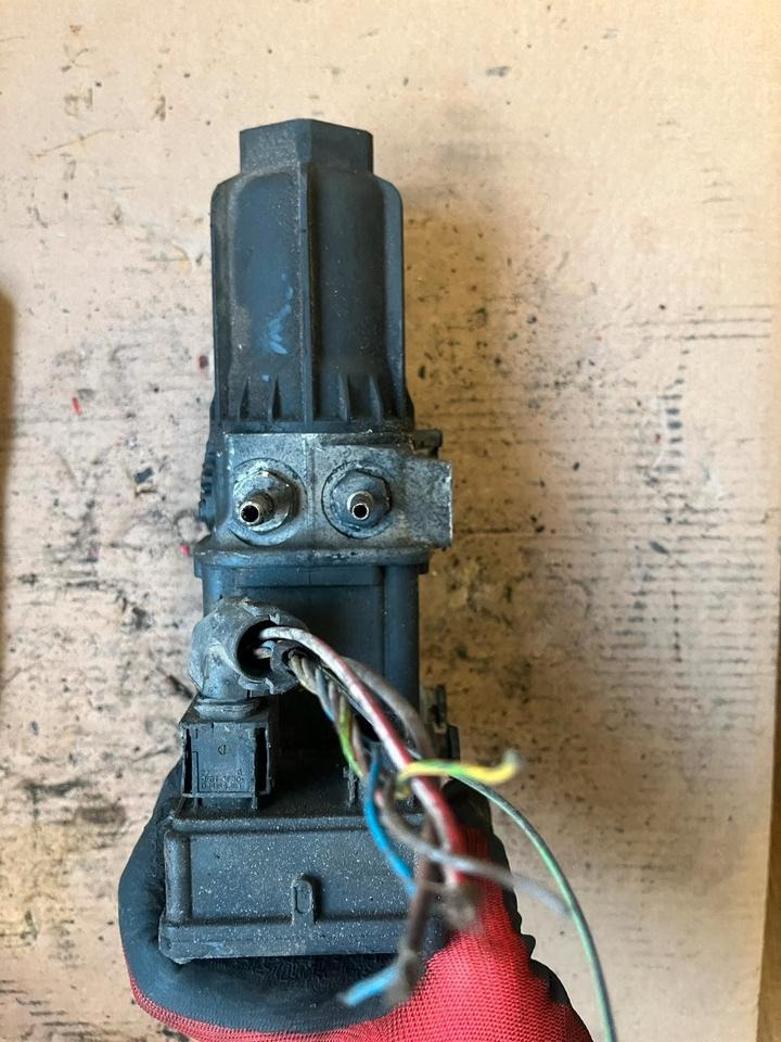Mercedes Actros MP4 AdBlue Pumpe A0001402378 - Fuel pump for Truck: picture 4 Mercedes Actros MP4 AdBlue Pumpe A0001402378 - Fuel pump for Truck: picture 4