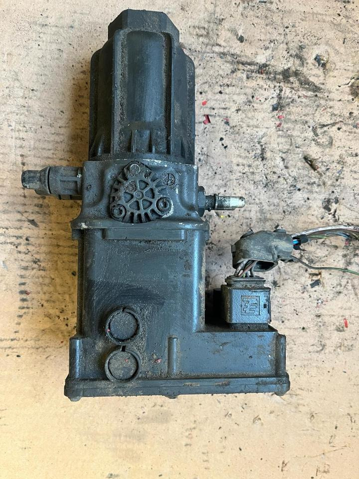 Mercedes Actros MP4 AdBlue Pumpe A0001402378 - Fuel pump for Truck: picture 1 Mercedes Actros MP4 AdBlue Pumpe A0001402378 - Fuel pump for Truck: picture 1