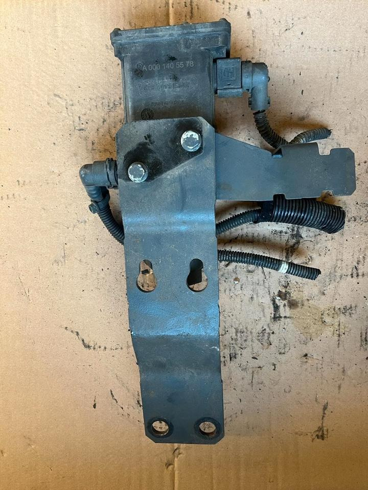 Mercedes Actros MP4 AdBlue Pumpe A0001405578 - Fuel pump for Truck: picture 3 Mercedes Actros MP4 AdBlue Pumpe A0001405578 - Fuel pump for Truck: picture 3