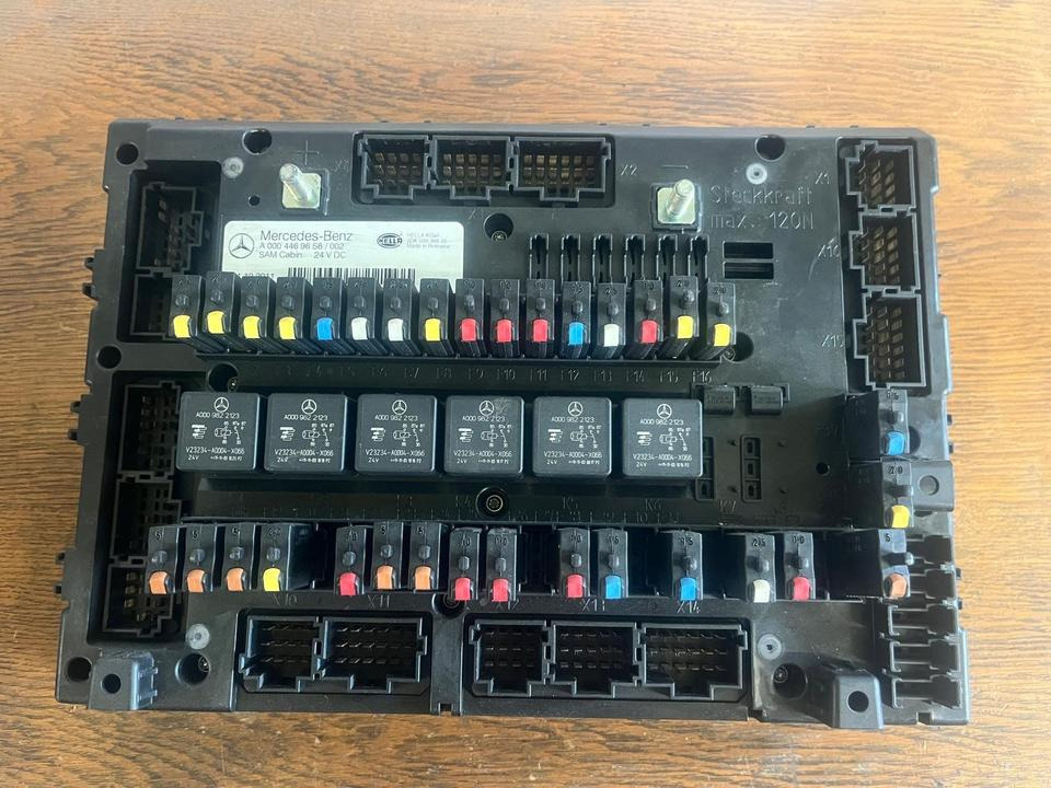 Mercedes Actros MP4 SAM Cabin Sicherungskasten A0004469658 - Fuse for Truck: picture 2 Mercedes Actros MP4 SAM Cabin Sicherungskasten A0004469658 - Fuse for Truck: picture 2