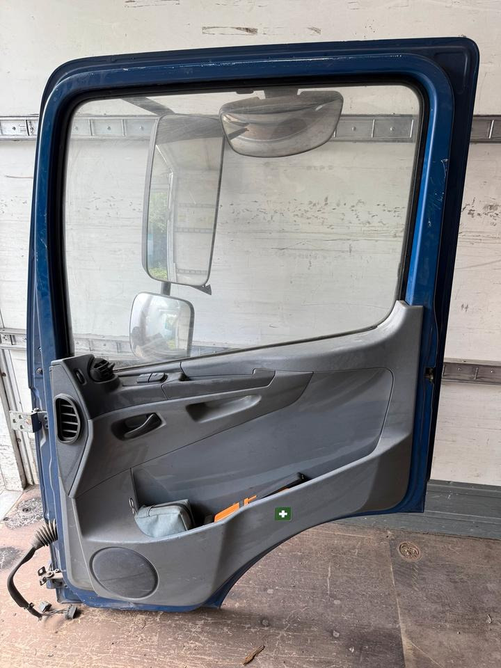 Mercedes Atego 2 Beifahrertür Blau Spiegel Innenverkleidung LN 68 - Door and parts for Truck: picture 2 Mercedes Atego 2 Beifahrertür Blau Spiegel Innenverkleidung LN 68 - Door and parts for Truck: picture 2