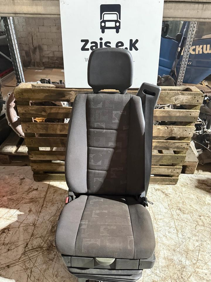 Mercedes Atego 2 Fahrersitz - Seat for Truck: picture 1 Mercedes Atego 2 Fahrersitz - Seat for Truck: picture 1