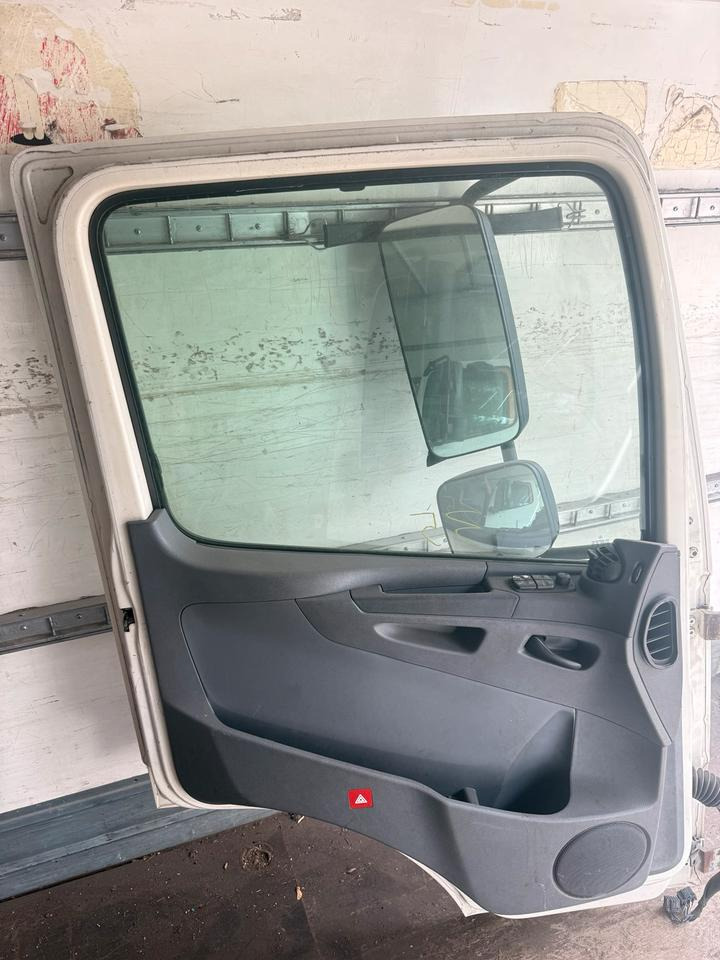 Mercedes Atego EU6 Fahrertür Weiß Spiegel Innenverkleidung LN 88 - Door and parts for Truck: picture 2 Mercedes Atego EU6 Fahrertür Weiß Spiegel Innenverkleidung LN 88 - Door and parts for Truck: picture 2