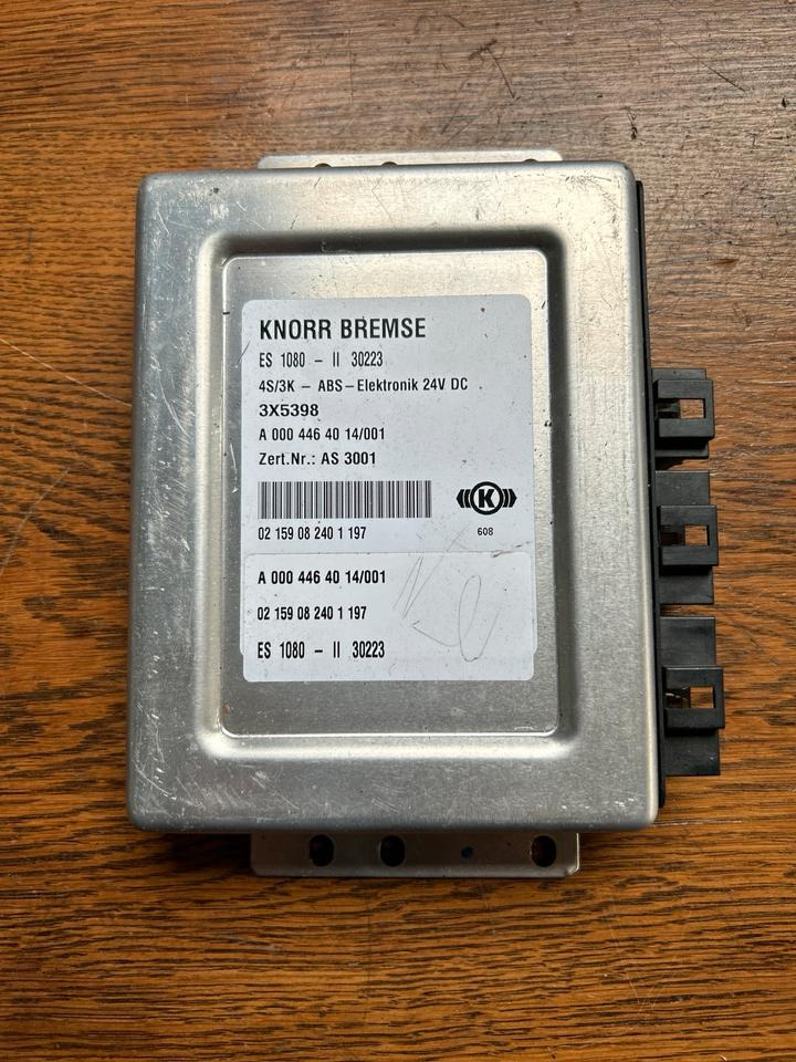 Mercedes Atego Knorr-Bremse ABS Steuergerät A004464014 - ECU for Truck: picture 1 Mercedes Atego Knorr-Bremse ABS Steuergerät A004464014 - ECU for Truck: picture 1