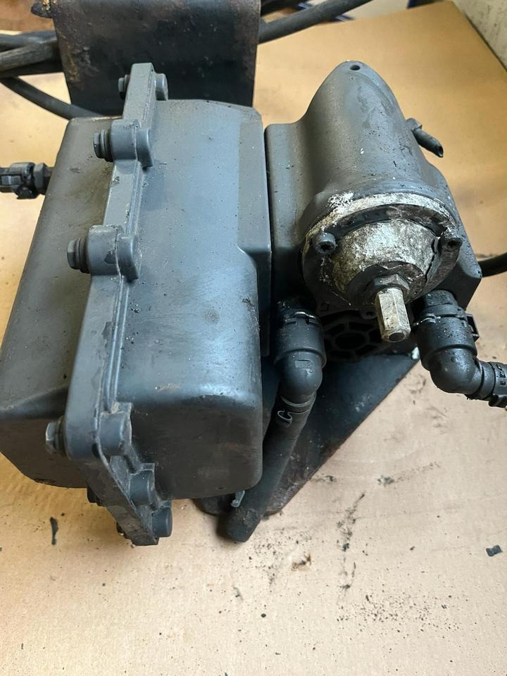 Mercedes-Benz Actros Atego EU4 EU5 AdBlue Pumpe A0001400578 - Fuel pump for Truck: picture 3 Mercedes-Benz Actros Atego EU4 EU5 AdBlue Pumpe A0001400578 - Fuel pump for Truck: picture 3