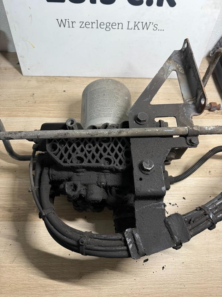 Mercedes KNORR-BREMSE Lufttrockner A0014460264 K078211 - Brake accessory for Truck: picture 5 Mercedes KNORR-BREMSE Lufttrockner A0014460264 K078211 - Brake accessory for Truck: picture 5