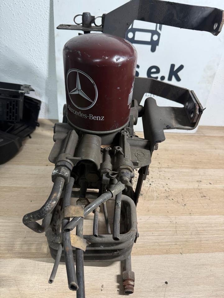 Mercedes KNORR-BREMSE LufttrocknerA0014465564 K138265 - Brake accessory for Truck: picture 3 Mercedes KNORR-BREMSE LufttrocknerA0014465564 K138265 - Brake accessory for Truck: picture 3