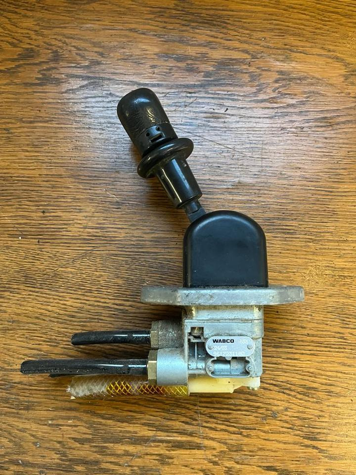 MAN Bremsventil Feststellbremse Handbremsventil 9617231180 - Spare parts: picture 1 MAN Bremsventil Feststellbremse Handbremsventil 9617231180 - Spare parts: picture 1