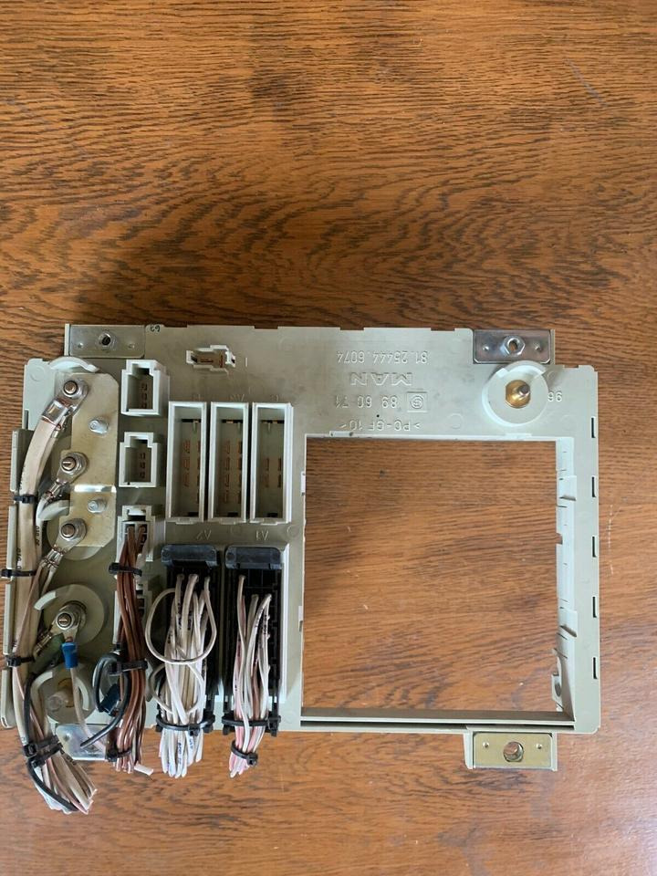 MAN TGS Sicherungskasten 81.25444.6074 - Spare parts: picture 3 MAN TGS Sicherungskasten 81.25444.6074 - Spare parts: picture 3