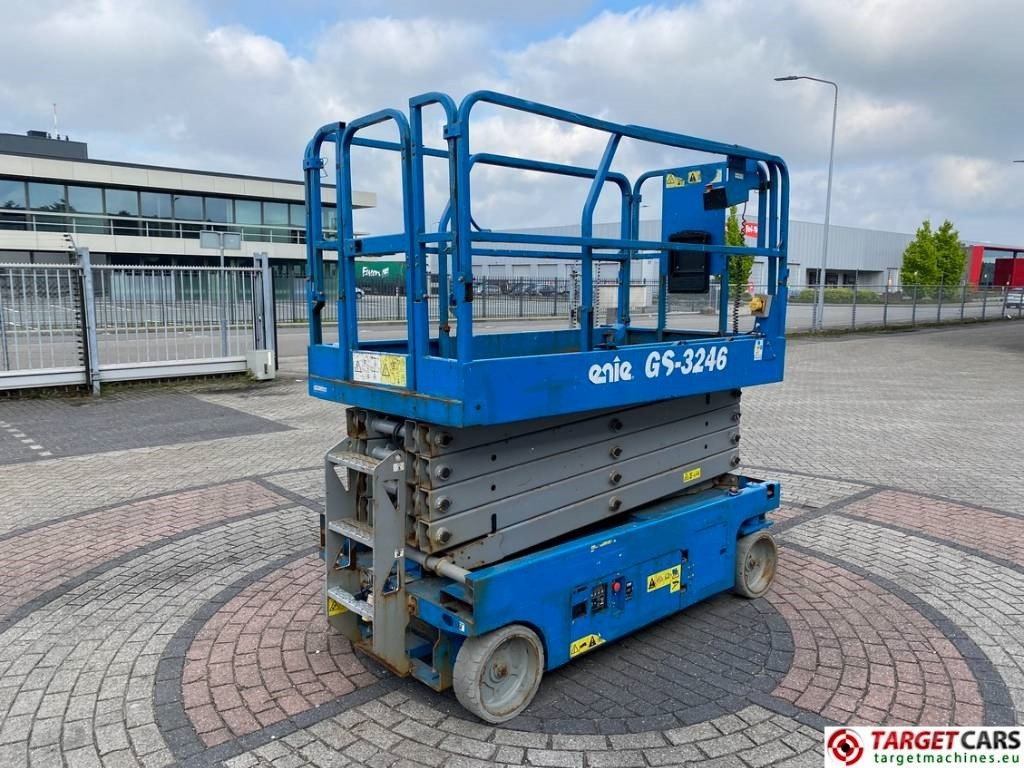 Genie GS-3246 Electric Scissor Work Lift 1175cm - Scissor lift: picture 3 Genie GS-3246 Electric Scissor Work Lift 1175cm - Scissor lift: picture 3