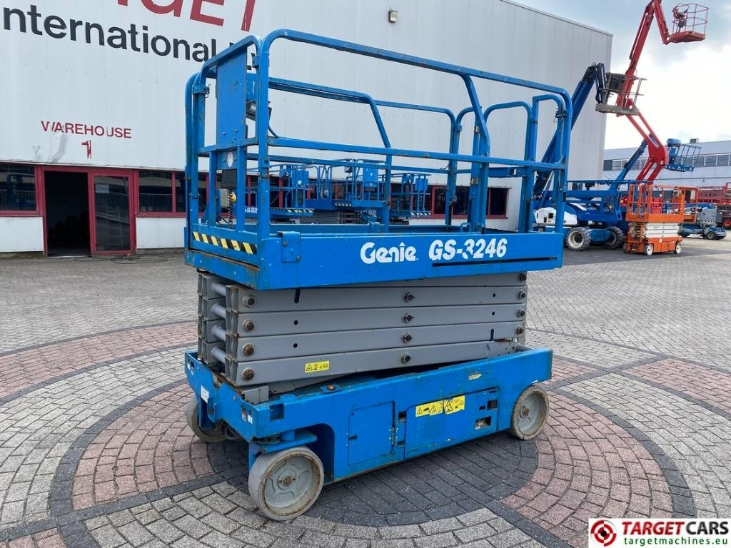 Genie GS-3246 Electric Scissor Work Lift 1175cm - Scissor lift: picture 1 Genie GS-3246 Electric Scissor Work Lift 1175cm - Scissor lift: picture 1