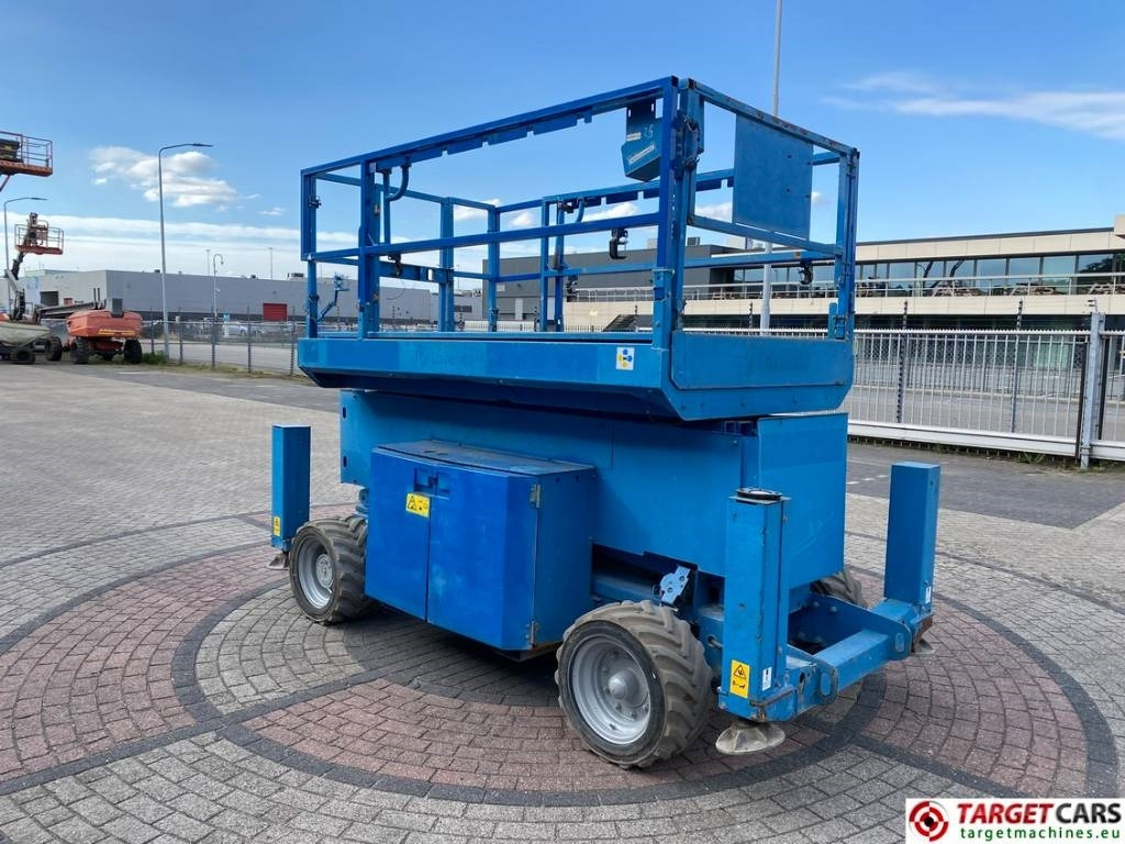 Genie GS-4069DC Electric 4x4 Scissor Work Lift 1412cm - Scissor lift: picture 2 Genie GS-4069DC Electric 4x4 Scissor Work Lift 1412cm - Scissor lift: picture 2