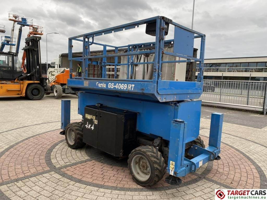 Genie GS-4069RT Diesel 4x4 Scissor Work Lift 1412cm - Scissor lift: picture 2 Genie GS-4069RT Diesel 4x4 Scissor Work Lift 1412cm - Scissor lift: picture 2