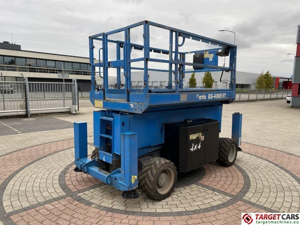 Genie GS-4069RT Diesel 4x4 Scissor Work Lift 1412cm - Scissor lift: picture 3 Genie GS-4069RT Diesel 4x4 Scissor Work Lift 1412cm - Scissor lift: picture 3