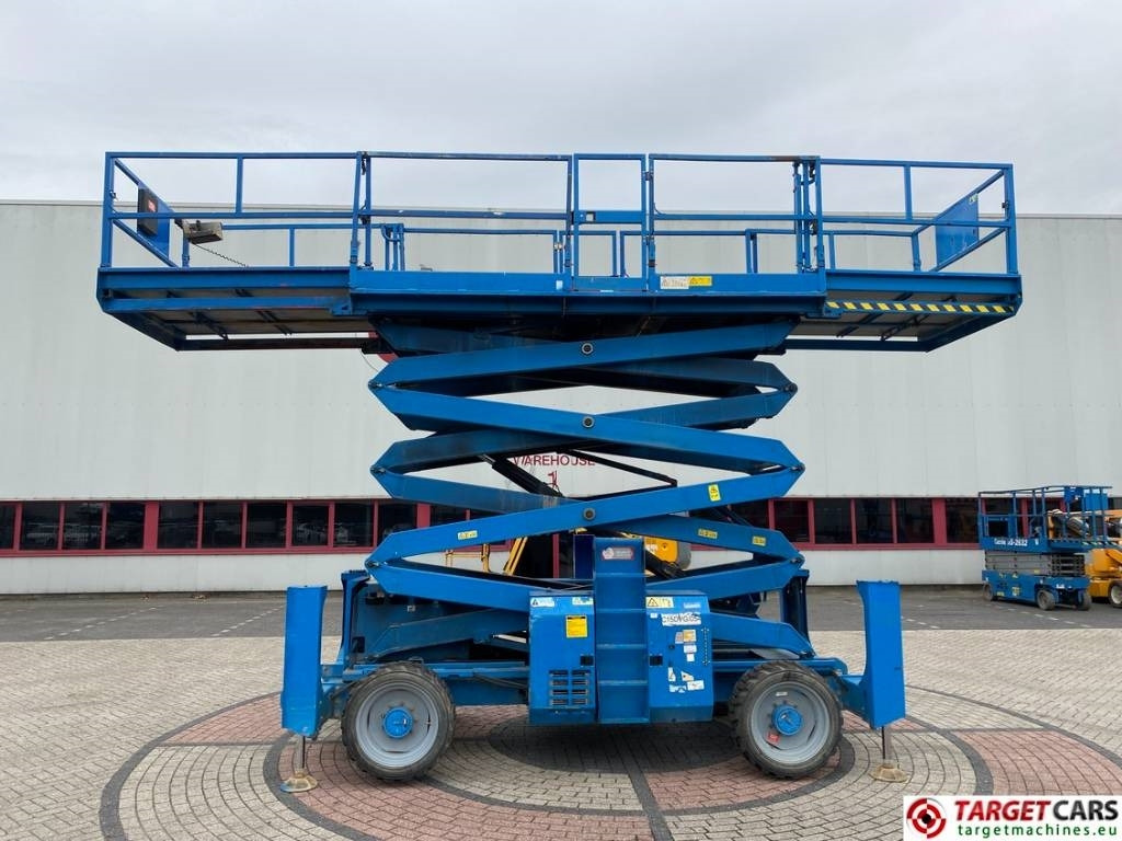 Genie GS-4390RT Diesel 4x4 Scissor Work Lift 1511cm - Scissor lift: picture 5 Genie GS-4390RT Diesel 4x4 Scissor Work Lift 1511cm - Scissor lift: picture 5
