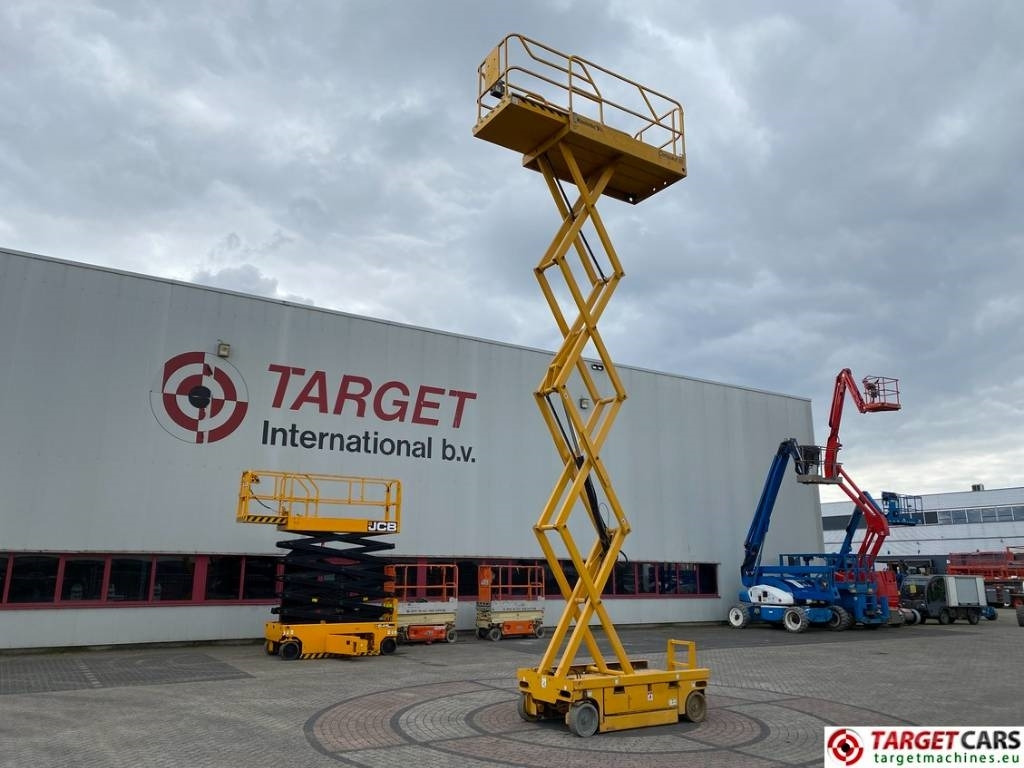 Haulotte Compact 10 Electric Scissor Work Lift 1015cm  on lease Haulotte Compact 10 Electric Scissor Work Lift 1015cm: picture 6