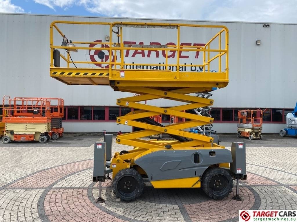 Haulotte Compact 10DX Diesel 4x4 Scissor Work Lift 1015cm - Scissor lift: picture 5 Haulotte Compact 10DX Diesel 4x4 Scissor Work Lift 1015cm - Scissor lift: picture 5
