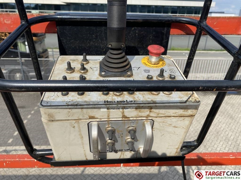 Scissor lift Holland Lift Combistar M-250DL27 diesel scissor worklift 27.20M: picture 8 Scissor lift Holland Lift Combistar M-250DL27 diesel scissor worklift 27.20M: picture 8