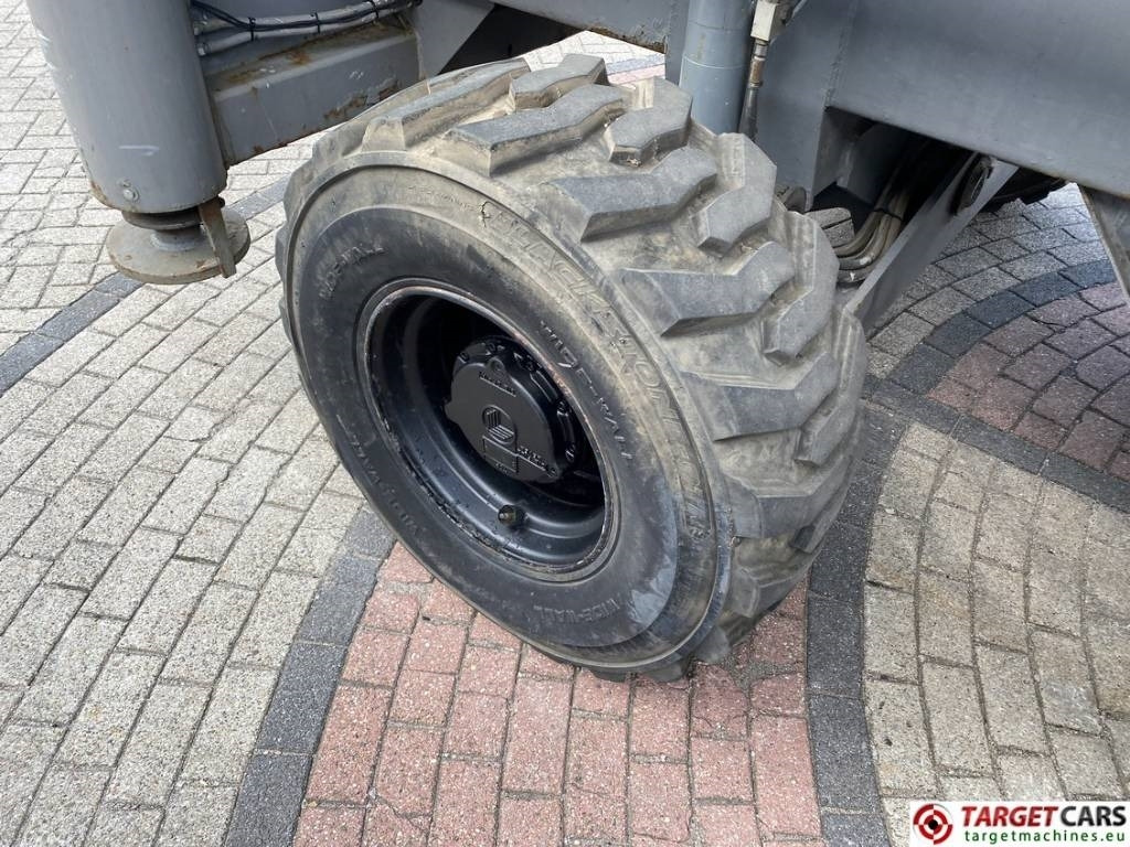 Scissor lift Holland Lift Combistar M-250DL27 diesel scissor worklift 27.20M: picture 22 Scissor lift Holland Lift Combistar M-250DL27 diesel scissor worklift 27.20M: picture 22