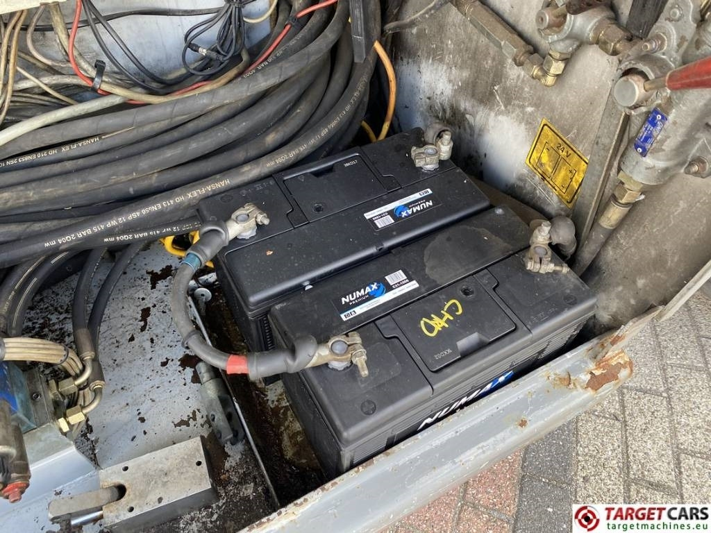 Scissor lift Holland Lift Combistar M-250DL27 diesel scissor worklift 27.20M: picture 16 Scissor lift Holland Lift Combistar M-250DL27 diesel scissor worklift 27.20M: picture 16