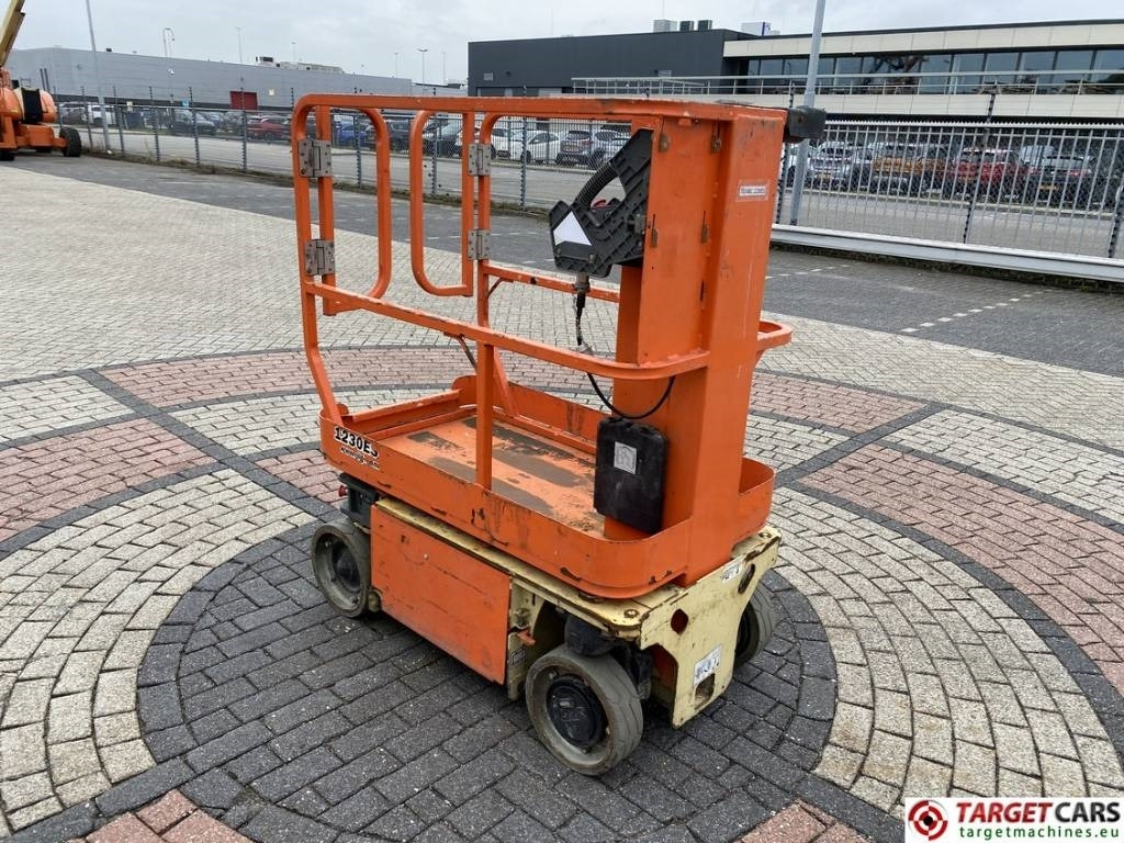 JLG 1230ES Electric Vertical Mast Work Lift 566cm - Vertical mast lift: picture 2 JLG 1230ES Electric Vertical Mast Work Lift 566cm - Vertical mast lift: picture 2